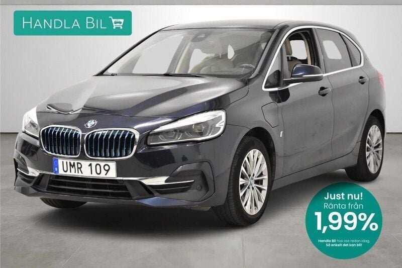 Blå Begagnad 2018 BMW 225 Luxury Line Kombi | 199 800 kr - Bild 1/3