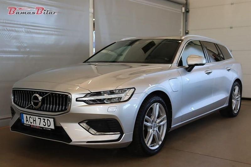 Silver Begagnad 2022 Volvo V60 Momentum Kombi | 394 900 kr (Dyr) - Bild 1/4