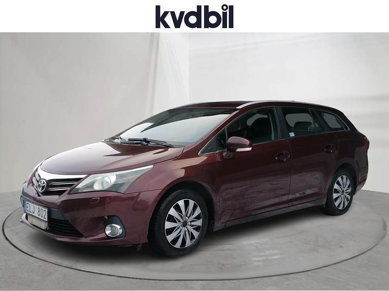 Begagnad Toyota Avensis 2013 Röd Kombi