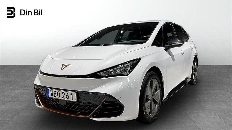 Vit (glacial white metallic) Begagnad 2023 Cupra Born Halvkombi | 259 900 kr (Marknadspris) - Bild 1/4