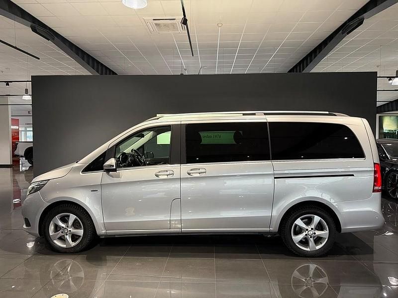 Begagnad Mercedes V250 Avantgarde 190 HK (139 kW) 2016 Silver Minibuss