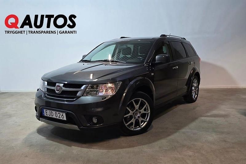 Grå Begagnad 2015 Fiat Freemont SUV | 134 600 kr (Marknadspris) - Bild 1/3