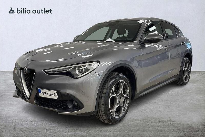 Grå Begagnad 2017 Alfa Romeo Stelvio SUV | 249 900 kr (Dyr) - Bild 1/4