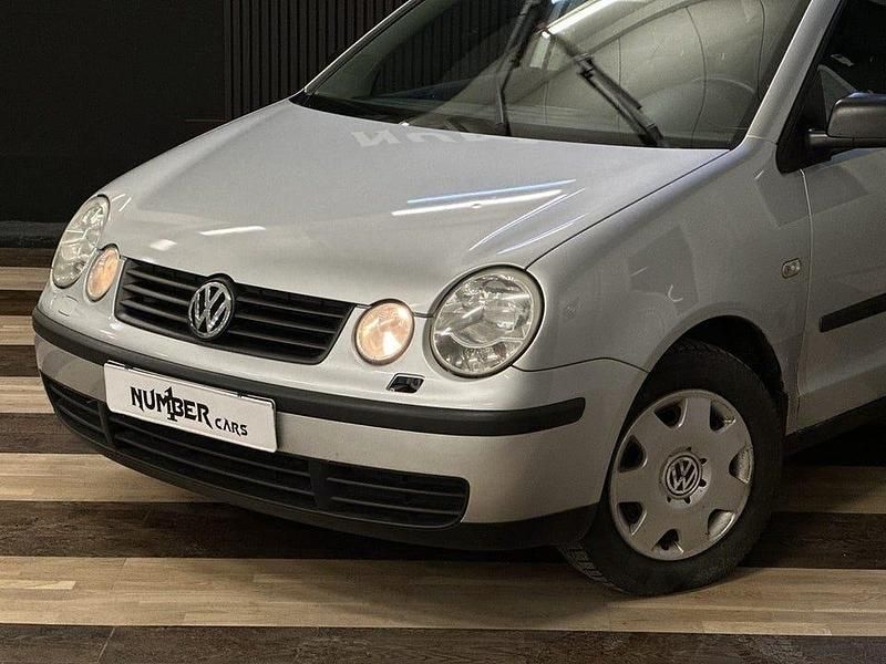 Begagnad VW Polo Basis 75 HK (55 kW) 2003 Silver Halvkombi