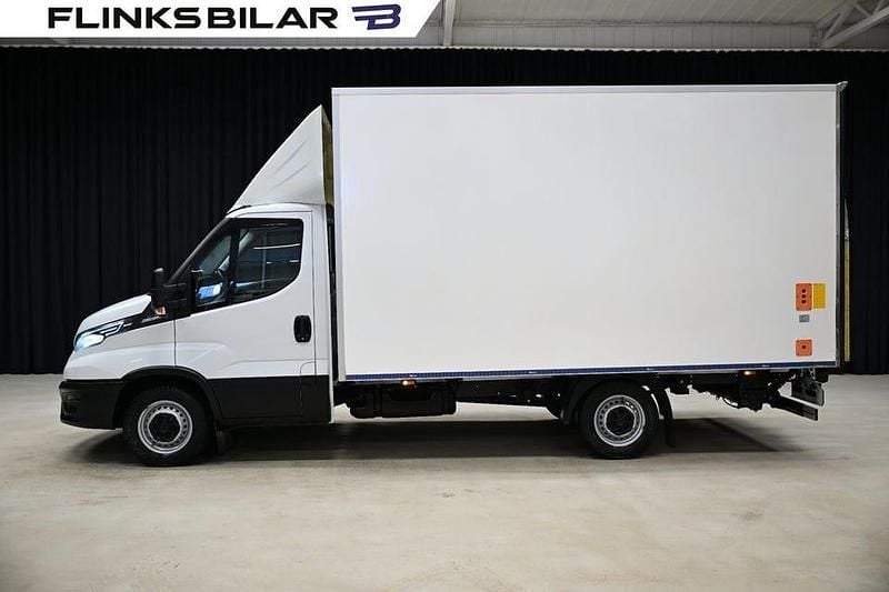 Vit Begagnad 2022 Iveco Daily Pickup | 448 750 kr (Marknadspris) - Bild 1/4