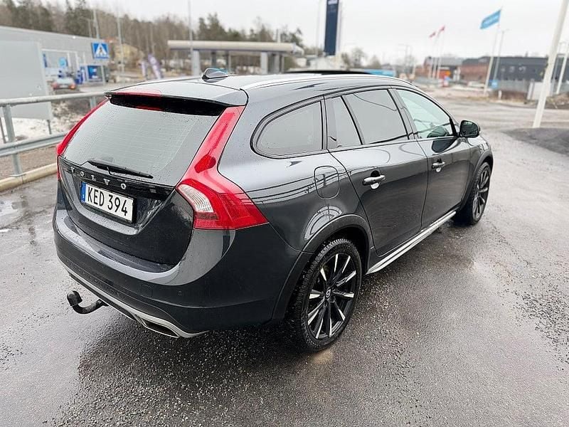 Begagnad Volvo V60 CC Summum 190 HK (139 kW) 2015 Grå Kombi