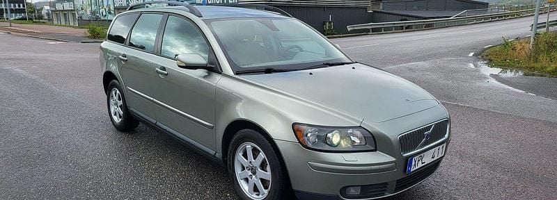 Ljusgrön (grön) Begagnad 2006 Volvo V50 Kombi | 31 900 kr (Marknadspris) - Bild 1/4