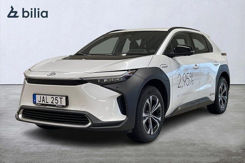 Vit Begagnad 2023 Toyota bZ4X Executive SUV | 454 900 kr (Marknadspris) - Bild 1/4