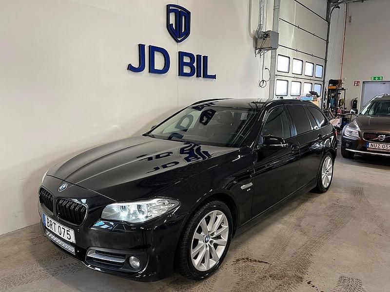 Svart Begagnad 2014 BMW 530 Kombi | 169 800 kr (Marknadspris) - Bild 1/4