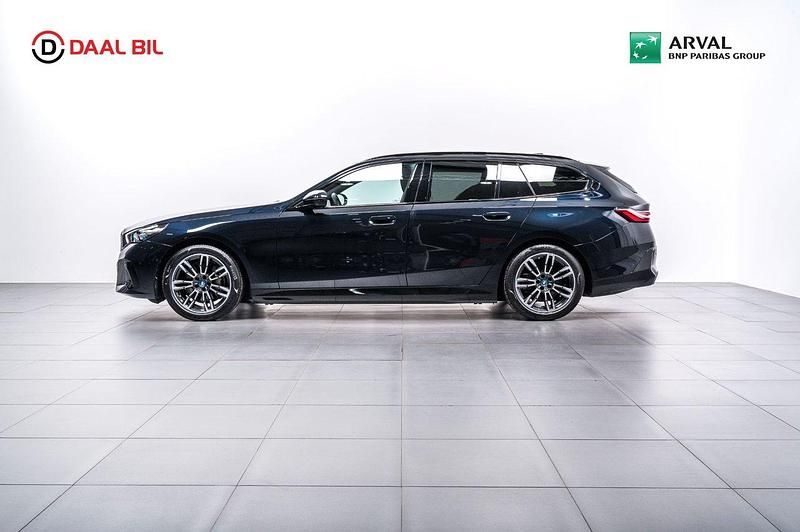 Svart Begagnad 2024 BMW i5 M Sport Sedan | 750 000 kr (Lite dyr) - Bild 1/4