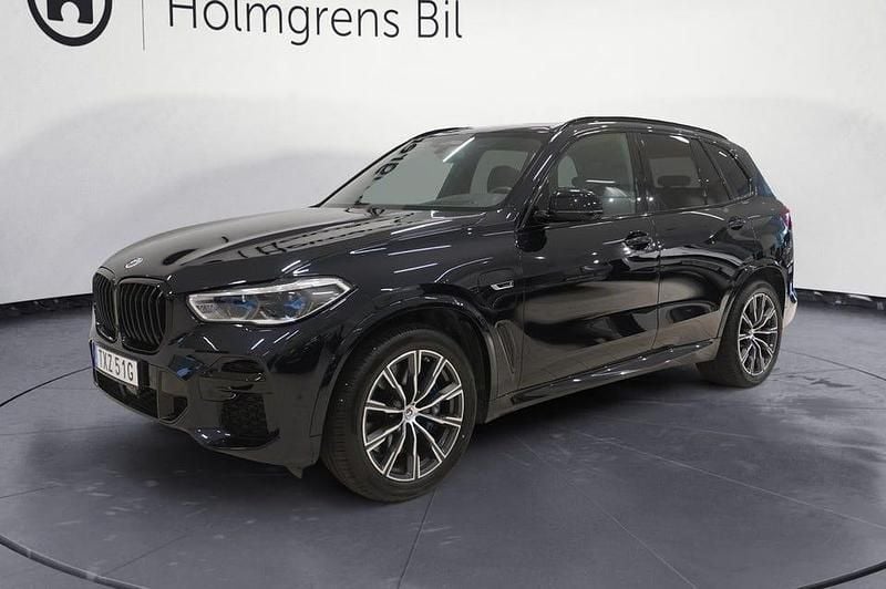 Carbon svart metallic Begagnad 2023 BMW X5 iPerformance SUV | 794 800 kr - Bild 1/4