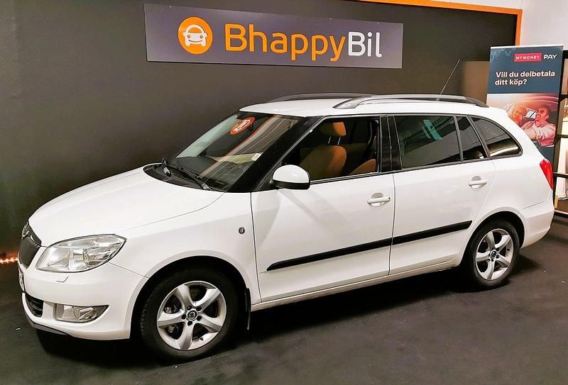 Vit Begagnad 2011 Skoda Fabia Elegance Kombi | 34 900 kr (Marknadspris) - Bild 1/4