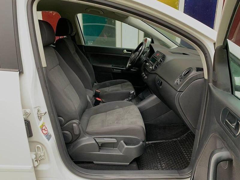 Begagnad VW Golf Plus Cross 122 HK (89 kW) 2012 Vit Minibuss