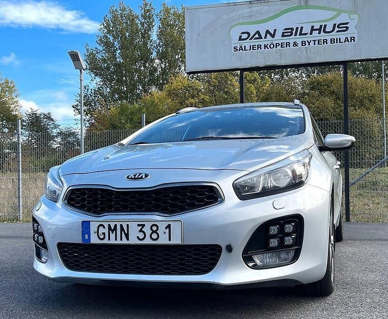 Grå Begagnad 2016 Kia Ceed Sportswagon GT-Line Kombi | 109 900 kr (Bra pris) - Bild 1/4