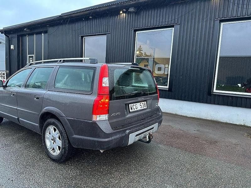 Brun Begagnad 2004 Volvo XC70 Momentum Kombi | 34 900 kr (Bra pris) - Bild 1/4