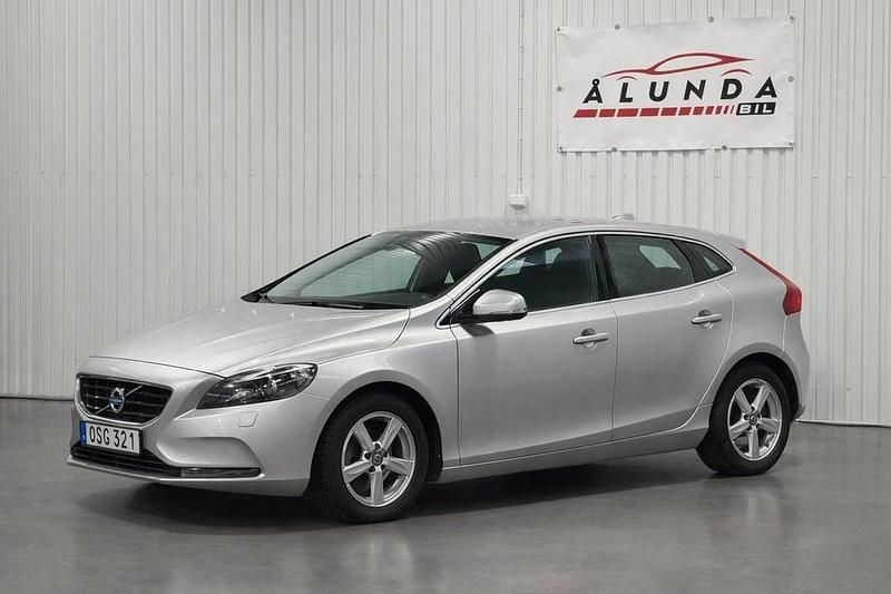 Begagnad Volvo V40 116 HK (85 kW) 2014 Silver Halvkombi