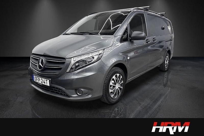 Grå Begagnad 2022 Mercedes Vito Van | 329 900 kr (Marknadspris) - Bild 1/4