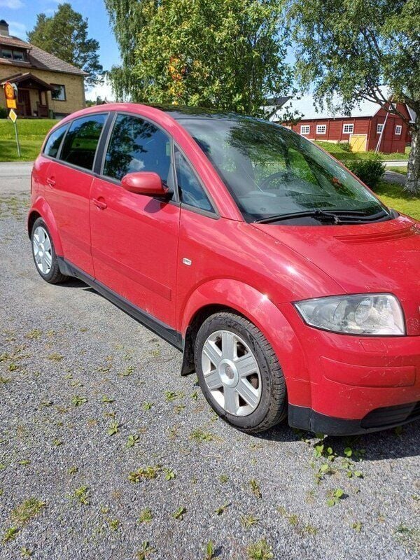 Röd Begagnad 2004 Audi A2 Halvkombi | 23 500 kr (Marknadspris) - Bild 1/2