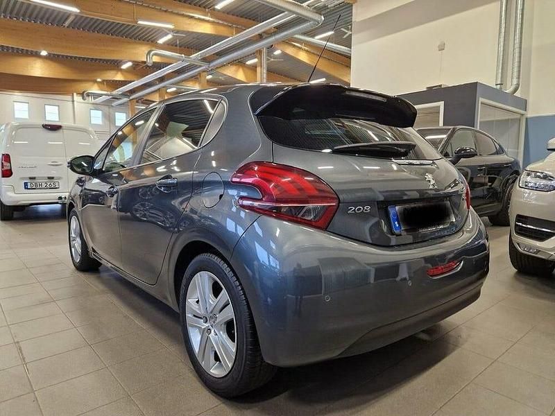 Grå metallic Begagnad 2018 Peugeot 208 Halvkombi | 110 000 kr (Bra pris) - Bild 1/1