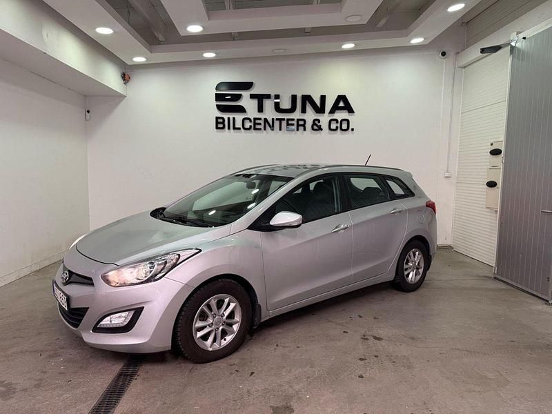 Silver Begagnad 2014 Hyundai i30 Kombi | 64 900 kr (Marknadspris) - Bild 1/4