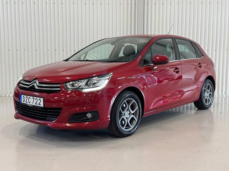 Röd Begagnad 2015 Citroën C4 Halvkombi | 69 900 kr (Marknadspris) - Bild 1/4