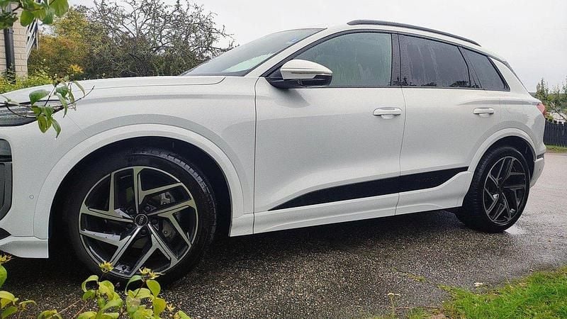 Vit Begagnad 2024 Audi Q6 e-tron S-Line SUV | 799 999 kr (Superpris) - Bild 1/4