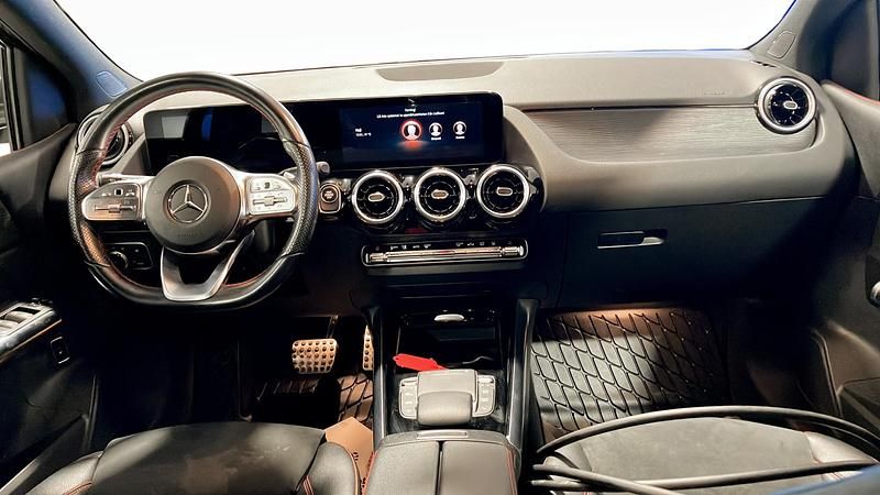 Begagnad Mercedes B250e 2022 Grå Minibuss