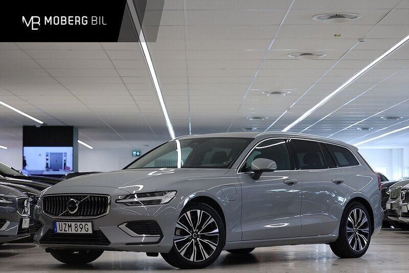 Grå Begagnad 2024 Volvo V60 Core Kombi | 439 900 kr (Marknadspris) - Bild 1/3