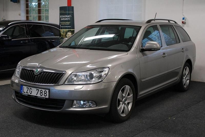 Ljusbrun Begagnad 2011 Skoda Octavia Kombi | 84 900 kr (Marknadspris) - Bild 1/4