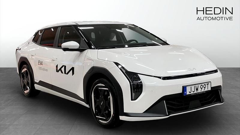 Vit (white) Begagnad 2025 Kia EV4 Plus Halvkombi | 499 900 kr (Superpris) - Bild 1/4