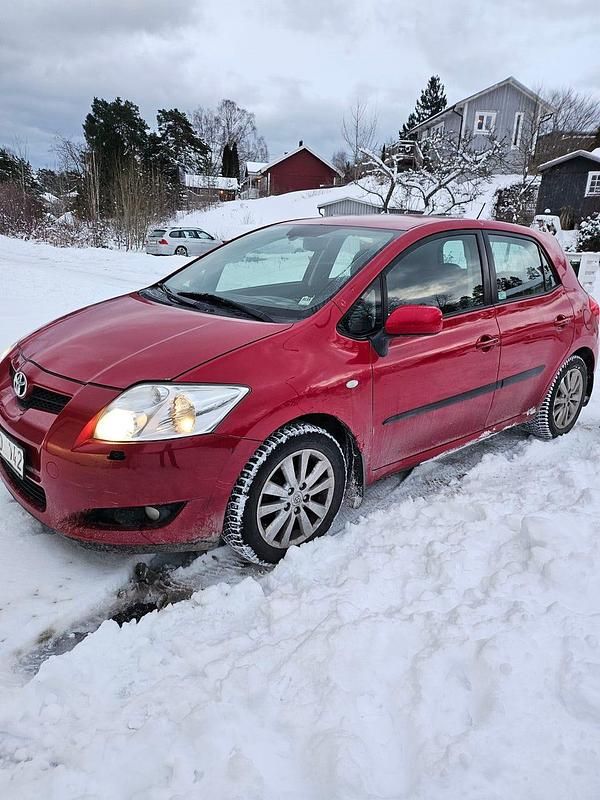 Begagnad Toyota Auris 124 HK (91 kW) 2007 Halvkombi