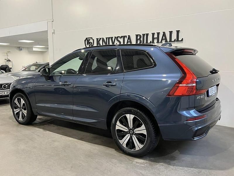 Begagnad Volvo XC60 Plus 350 HK (257 kW) 2023 Blå SUV