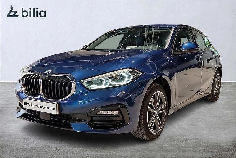 Begagnad BMW 118 Sport Line 136 HK (100 kW) 2022 Blå Halvkombi
