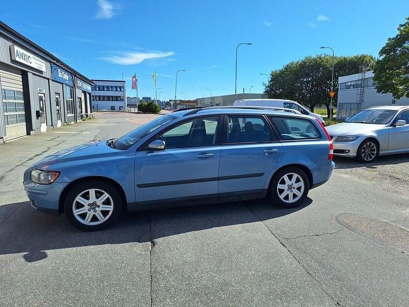 Blå Begagnad 2006 Volvo V50 Kinetic Kombi | 10 000 kr (Superpris) - Bild 1/4