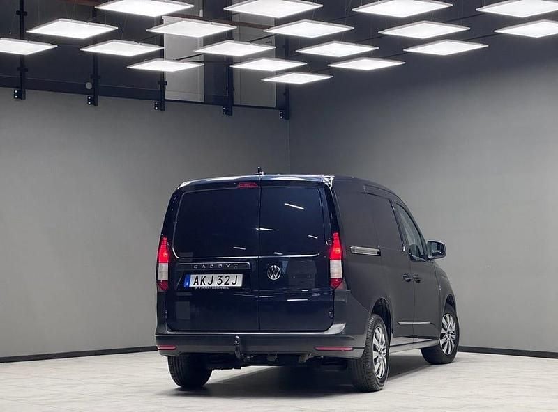 Begagnad VW Caddy 75 HK (55 kW) 2022 Blå Minibuss