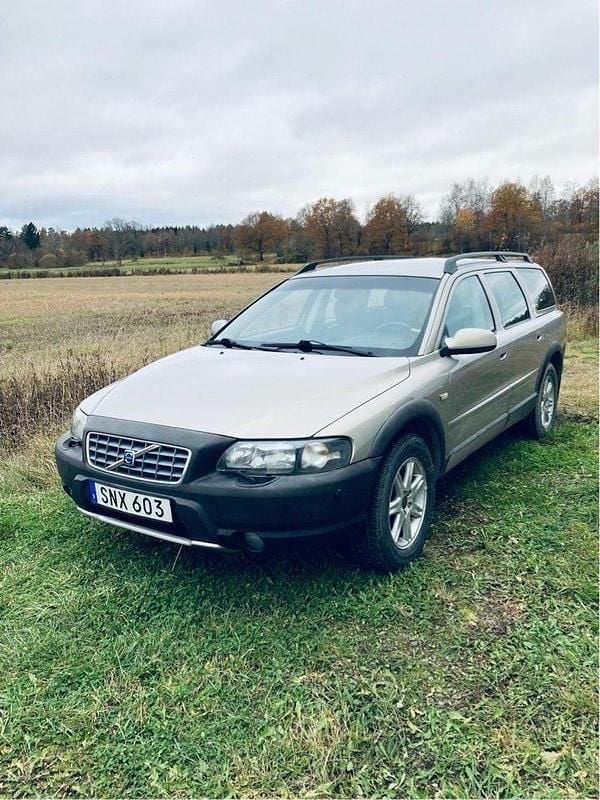 Brun Begagnad 2001 Volvo XC70 Kombi | 25 000 kr (Marknadspris) - Bild 1/3