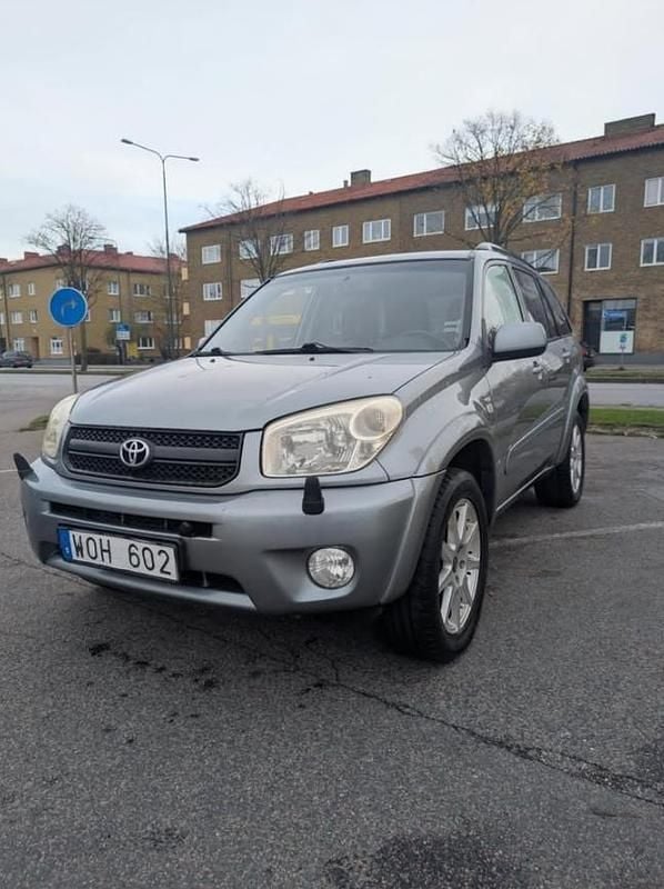 Grön Begagnad 2005 Toyota RAV4 SUV | 40 000 kr (Superpris) - Bild 1/4