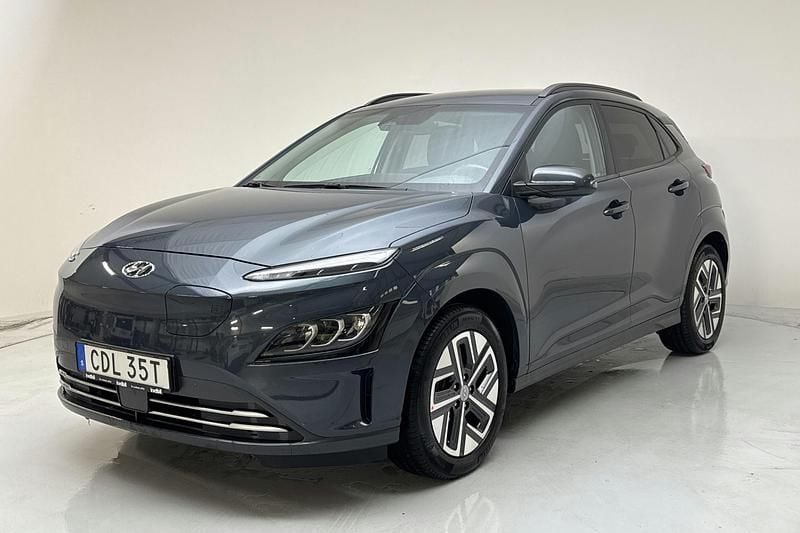 Blå Begagnad 2022 Hyundai Kona Essential SUV | 195 000 kr (Marknadspris) - Bild 1/4