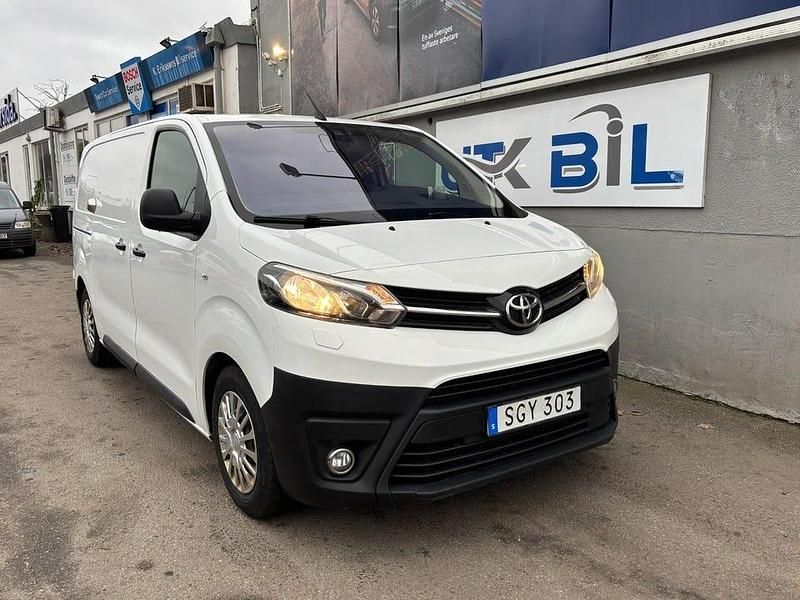 Vit Begagnad 2017 Toyota Proace Van | 119 900 kr (Marknadspris) - Bild 1/4