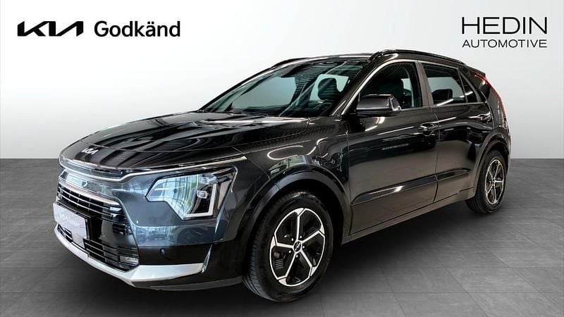 Grå (grey) Begagnad 2022 Kia Niro SUV | 299 900 kr (Marknadspris) - Bild 1/4