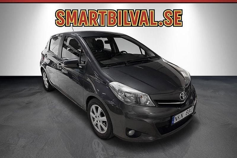 Gråmetallic Begagnad 2013 Toyota Yaris Multidrive S Halvkombi | 99 900 kr (Marknadspris) - Bild 1/4