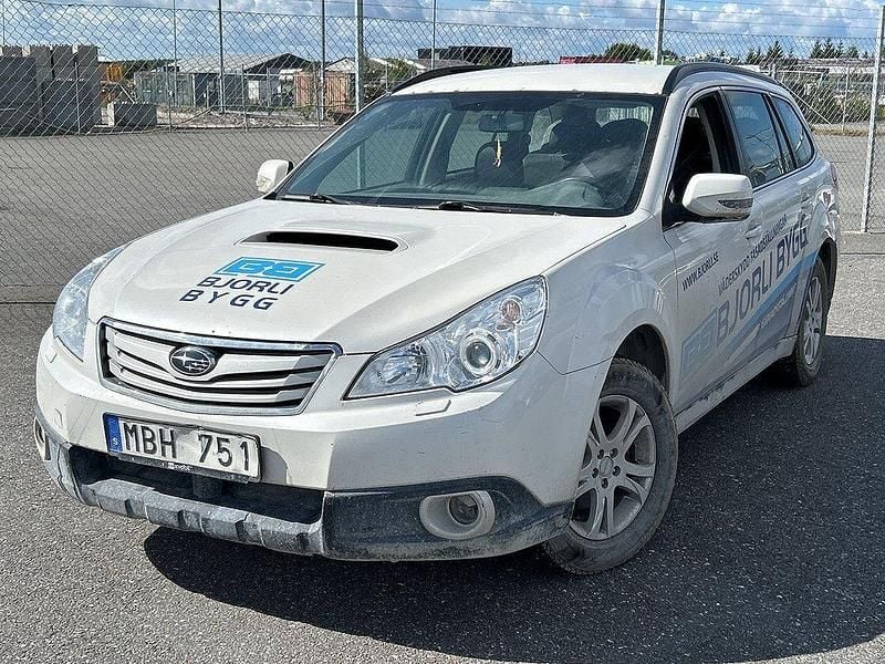 Vit Begagnad 2011 Subaru Outback SUV | 14 000 kr - Bild 1/4
