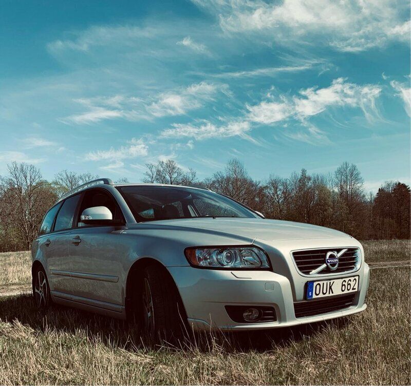 Grå Begagnad 2012 Volvo V50 Standard Kombi | 60 000 kr (Bra pris) - Bild 1/1