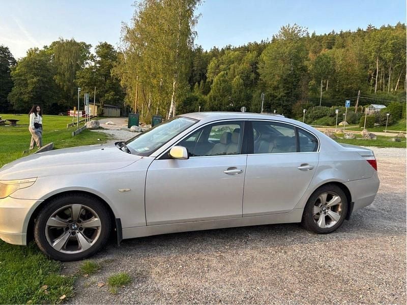 Silver Begagnad 2004 BMW 530 Sport Line Sedan | 45 000 kr (Bra pris) - Bild 1/4