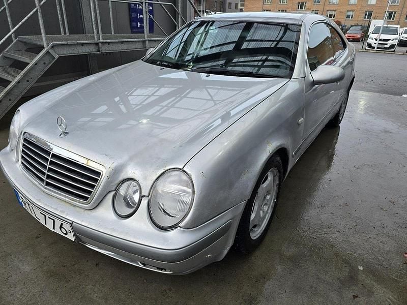 Silver Begagnad 2000 Mercedes CLK200 Elegance Sportkupé | 15 000 kr - Bild 1/4