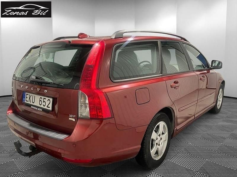 Begagnad Volvo V50 Momentum 125 HK (91 kW) 2009 Röd Kombi