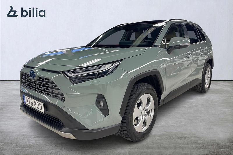Grön Begagnad 2025 Toyota RAV4 Hybrid Executive SUV | 519 900 kr (Dyr) - Bild 1/3
