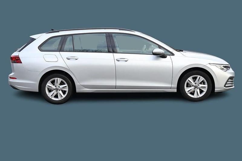 Begagnad VW Golf VIII 131 HK (96 kW) 2022 Silvermetallic Kombi