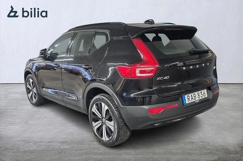 Begagnad Volvo XC40 Core 185 kW (252 HK) 2022 Svart SUV