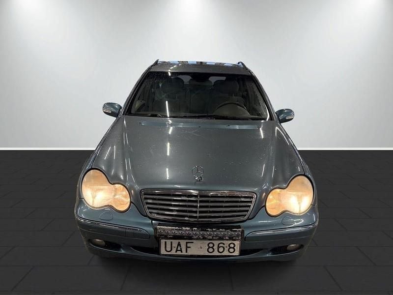 Begagnad Mercedes C180 Elegance 143 HK (105 kW) 2003 Blå